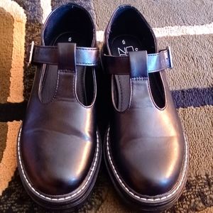 No boundaries Chunky Mary Jane shoes size 6